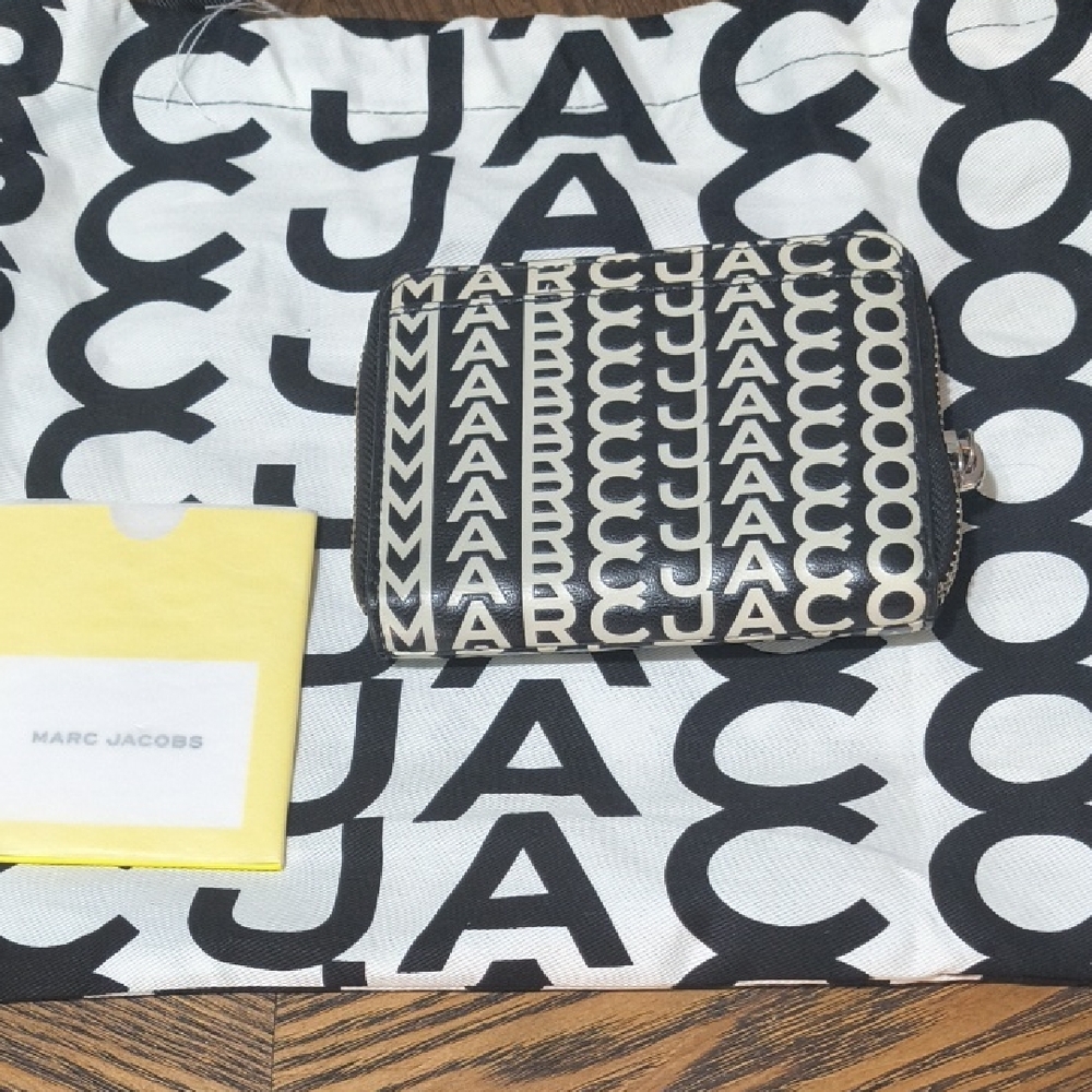 Marc Jacobs Monochrome Logo Wallet